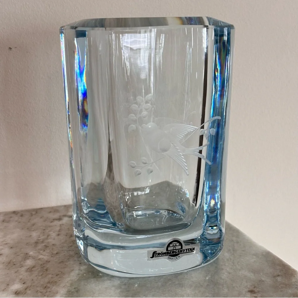 Vintage Art Glass Decor Vase Strombergshyttan Sweded with Etched Bird & Leaves